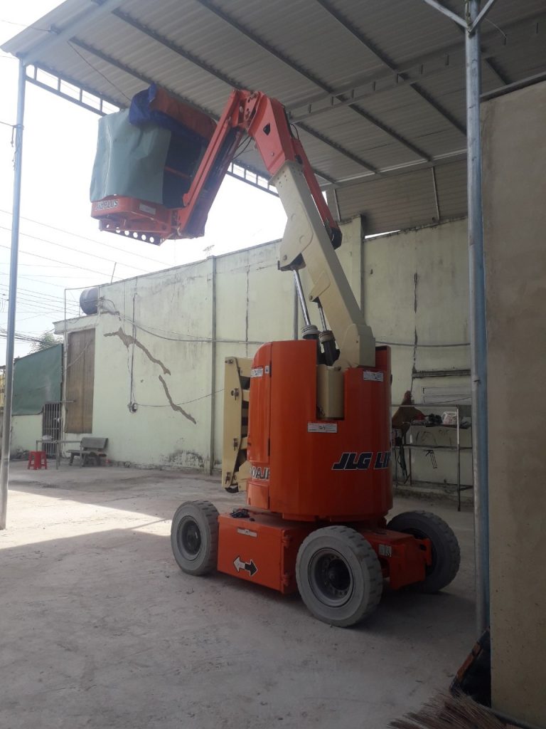 Xe nâng Genie JLG E300AJP - Xe Nâng Sơn Lâm - Công Ty Cổ Phần Máy Và Thiết Bị Sơn Lâm