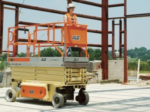 Xe nâng cắt kéo JLG 3246ES - Xe Nâng Sơn Lâm - Công Ty Cổ Phần Máy Và Thiết Bị Sơn Lâm