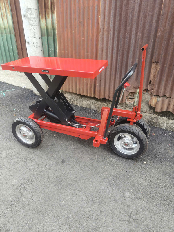 Xe nâng bàn