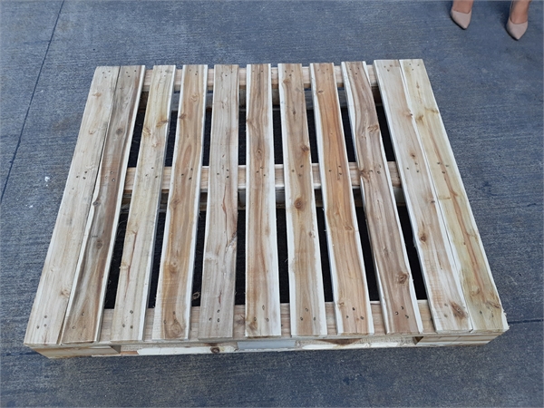 Pallet 4 hướng nâng