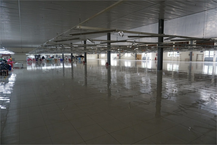 Bên trong nhà máy