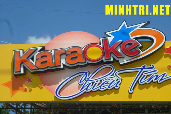 Bảng hiệu quán Karaoke