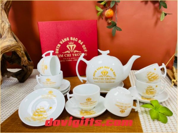 Bộ ấm trà Bát Tràng in logo - Quà Tặng DOVIGIFTS - Công Ty TNHH Sản Xuất Và Thương Mại Đồng Viên