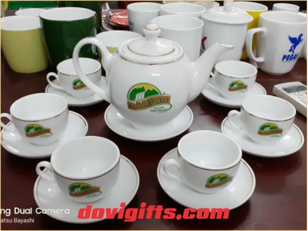Bộ ấm trà Bát Tràng in logo - Quà Tặng DOVIGIFTS - Công Ty TNHH Sản Xuất Và Thương Mại Đồng Viên