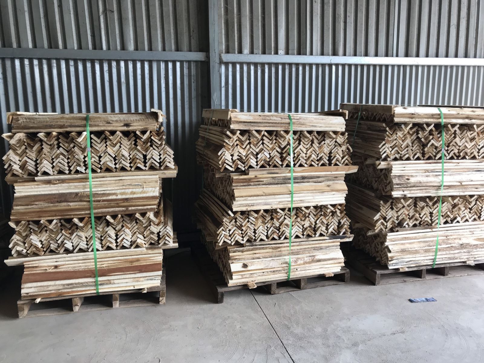 Nẹp góc gỗ - Pallet 24H - Công Ty TNHH Sản Xuất Thương Mại Dịch Vụ Pallet 24H