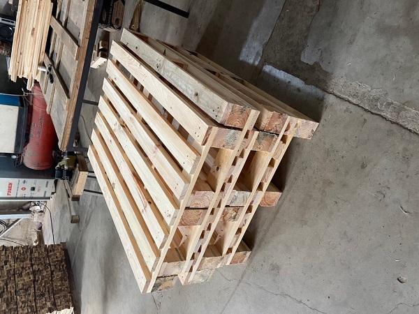 Pallet 4 hướng nâng