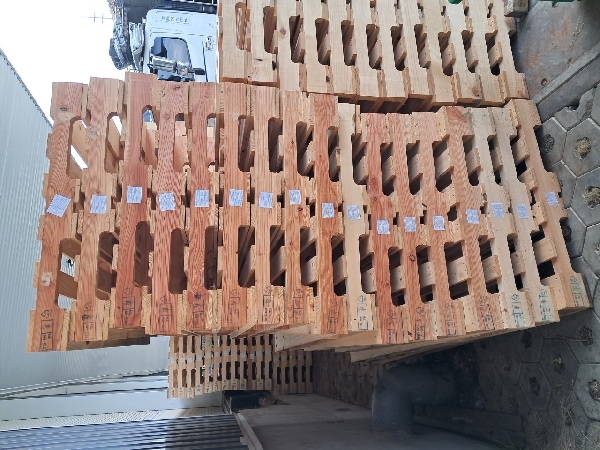 Pallet gỗ thông - Pallet 24H - Công Ty TNHH Sản Xuất Thương Mại Dịch Vụ Pallet 24H