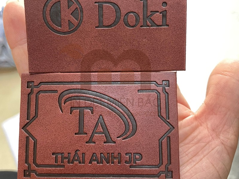 Mác da dập nổi logo Thái Anh JP