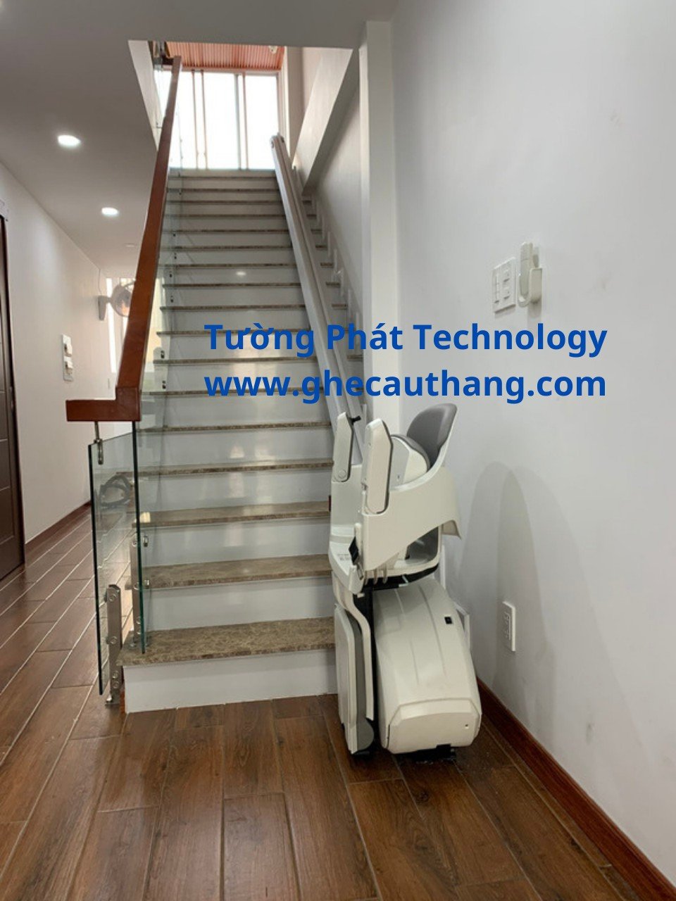 Hình ảnh thi công thực tế - Ghế Thang Máy STAIR LIFT - Công Ty TNHH Công Nghệ Và Môi Trường Tường Phát