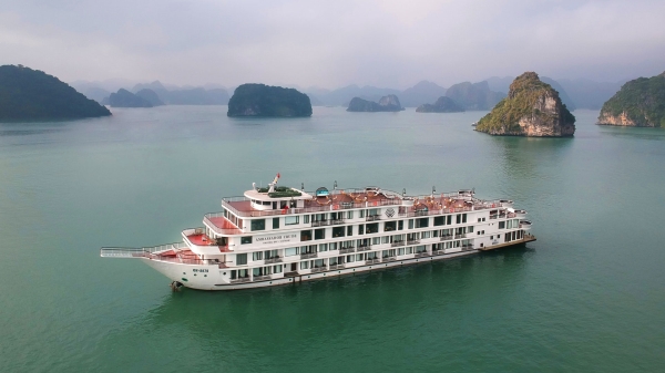 Du thuyền Ambassador Cruise