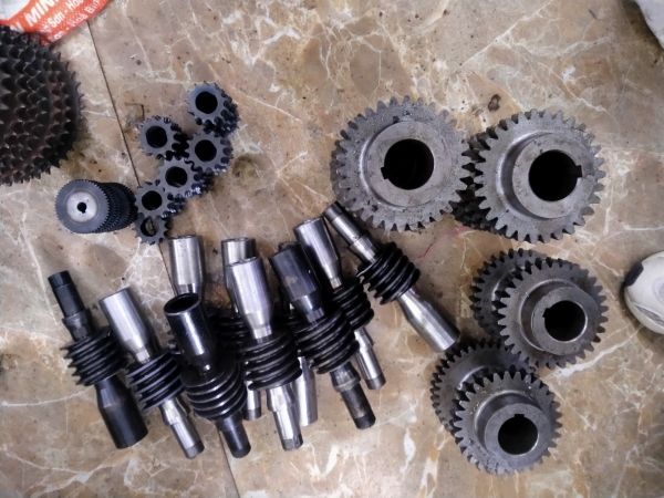 Bánh răng - Trục vít