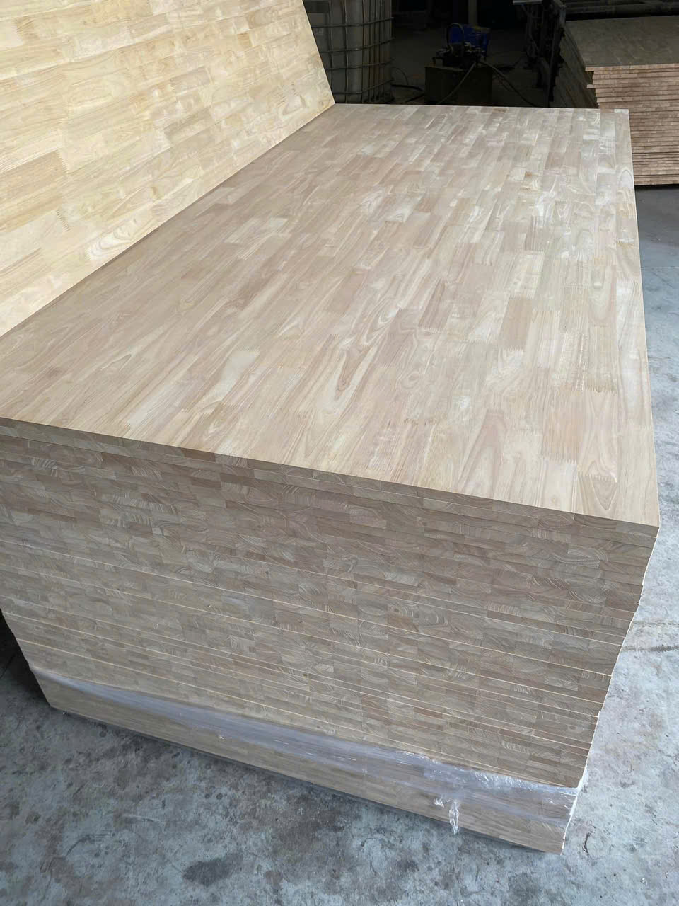 Ván ghép cao su - Gỗ Nam Bắc - Công Ty TNHH Thương Mại Xuất Nhập Khẩu Gỗ Nam Bắc