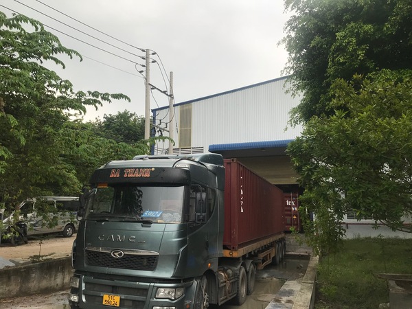 Khu vực lên container - Cơ Khí Nguyễn Mẫn - Công Ty TNHH TM Cơ Khí Nguyễn Mẫn