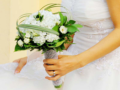 Hoa cầm tay cô dâu - Xe Du Lịch Thảo Trang - Công Ty TNHH Thương Mại Dịch Vụ Du Lịch Thảo Trang