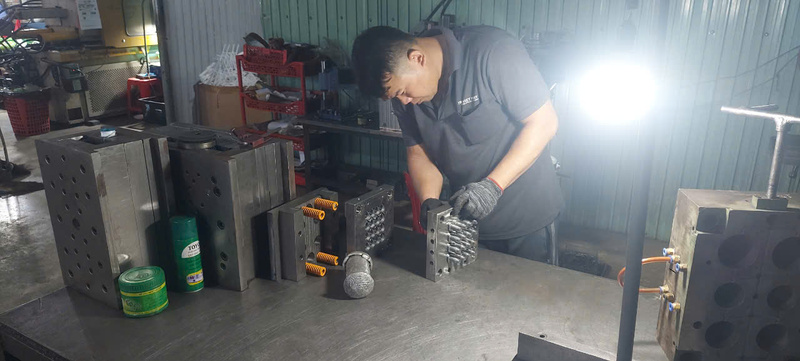  - Gia Công ép Nhựa Trí Việt Phát - Công Ty TNHH Sản Xuất Kinh Doanh Trí Việt Phát