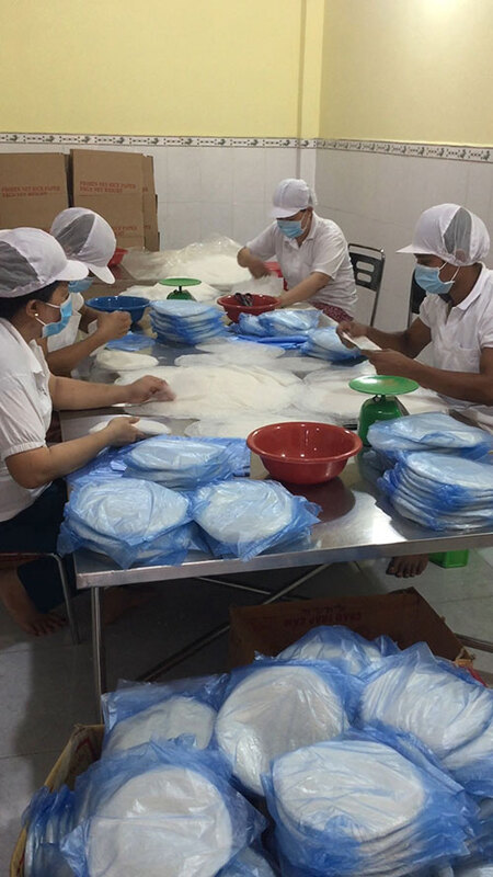 Hình ảnh sản xuất bánh tráng rế Ngọc Linh