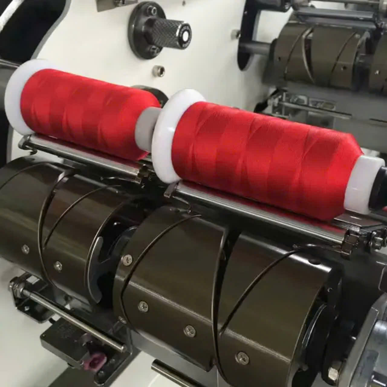 Chỉ may balo túi xách giày dép 250D/3 - Chỉ Thun Và Chỉ May Nguyên Phúc - Công Ty TNHH Chỉ Sợi Nguyên Phúc