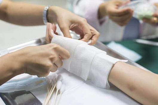 Điều trị vết thương - Bệnh Viện Đa Khoa Tâm Trí Đà Nẵng - Công Ty TNHH Một Thành Viên Bệnh Viện Đa Khoa Tâm Trí Đà Nẵng