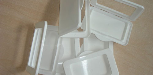 Nắp nhựa túi khăn ướt - Đại Nguyên Plastic - Công Ty TNHH Sản Xuất Đại Nguyên Plastic