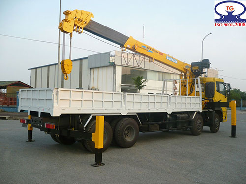 Xe tải cẩu Dongfeng 13 tấn - Công Ty TNHH Dịch Vụ Thương Mại Trường Giang