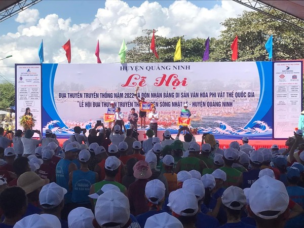 Lễ hội đua thuyền và CTNT đón di sản QG huyện Quảng Ninh