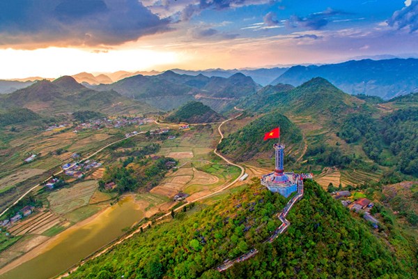 Cột cờ Lũng Cú - Công Ty TNHH TM Và DV Linh Việt Travel