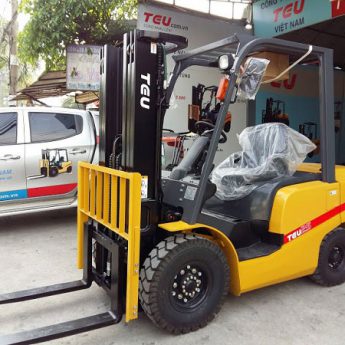 Xe nâng 2.5 tấn - Xe Nâng TEU VN - Công Ty TNHH Xe Nâng TEU Việt Nam