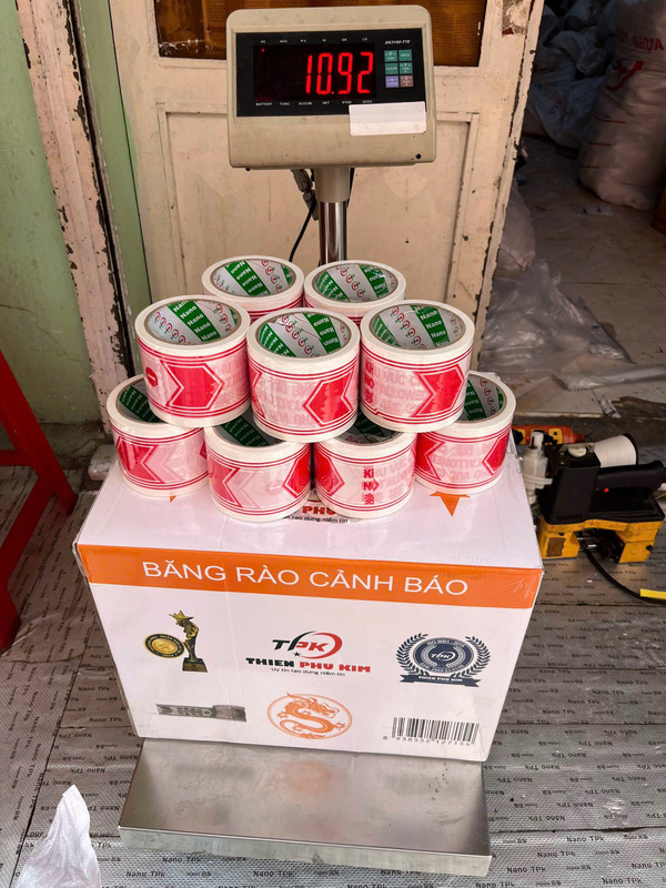 Băng rao cảnh báo màu trắng đỏ