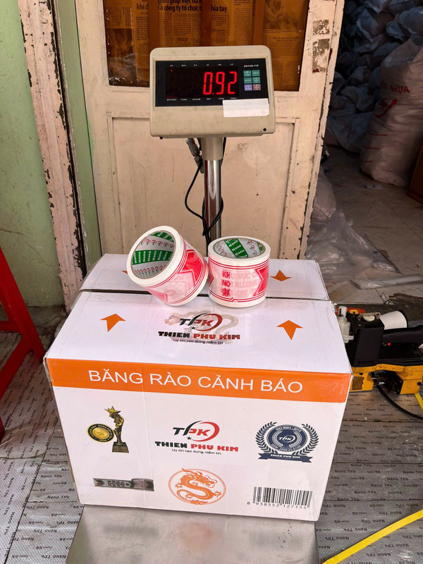 Băng rao cảnh báo màu trắng đỏ
