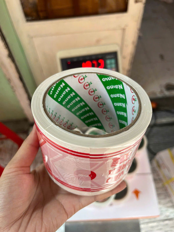 Băng rao cảnh báo màu trắng đỏ