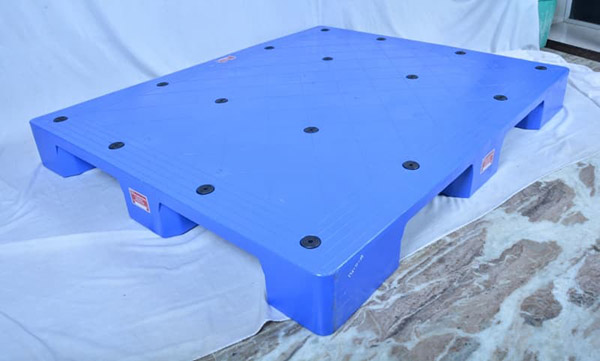 Pallet nhựa mặt kín - Wooden Pallet Việt Nam - Công Ty Cổ Phần Đầu Tư và Thương Mại Wooden Pallet Việt Nam