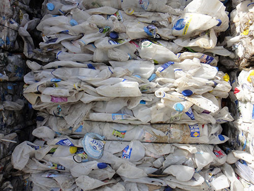Thu mua phế liệu nhựa - Chi Nhánh Quang Dũng - Công Ty TNHH Đầu Tư Phát Triển Thương Mại Dịch Vụ Quang Dũng