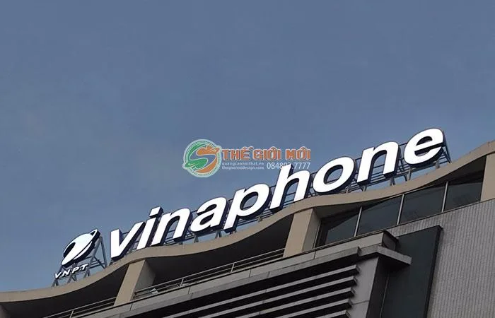 Bảng hiệu chữ nổi tòa nhà