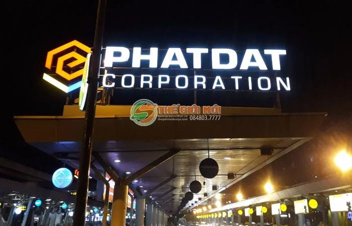 Bảng hiệu chữ nổi tòa nhà