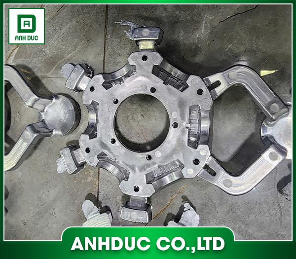 Đúc áp lực - Đúc Chi Tiết Quốc Tế Anh Đức - Công Ty TNHH Sản Xuất Và Thương Mại Quốc Tế Anh Đức