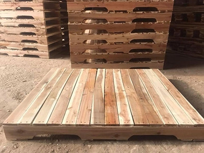 Pallet gỗ 2 hướng nâng - Pallet Trường Phát - Công Ty TNHH Dịch Vụ Thương Mại Và Sản Xuất Kinh Doanh Tổng Hợp Trường Phát