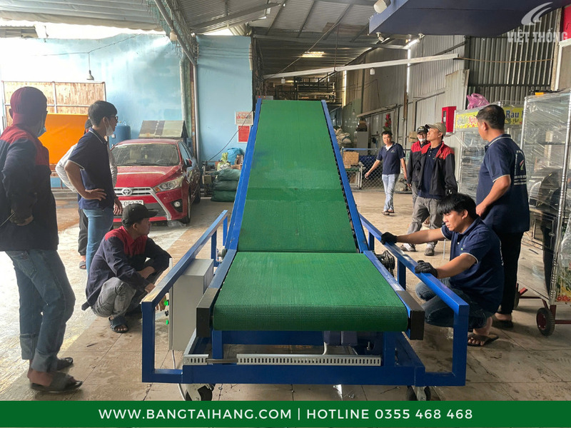 Băng tải nâng hạ