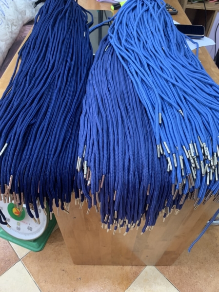 Dây luồn đầu kim loại