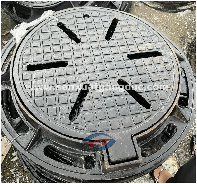 Nắp hố ga gang khung tròn nắp tròn hoa thi D850x75