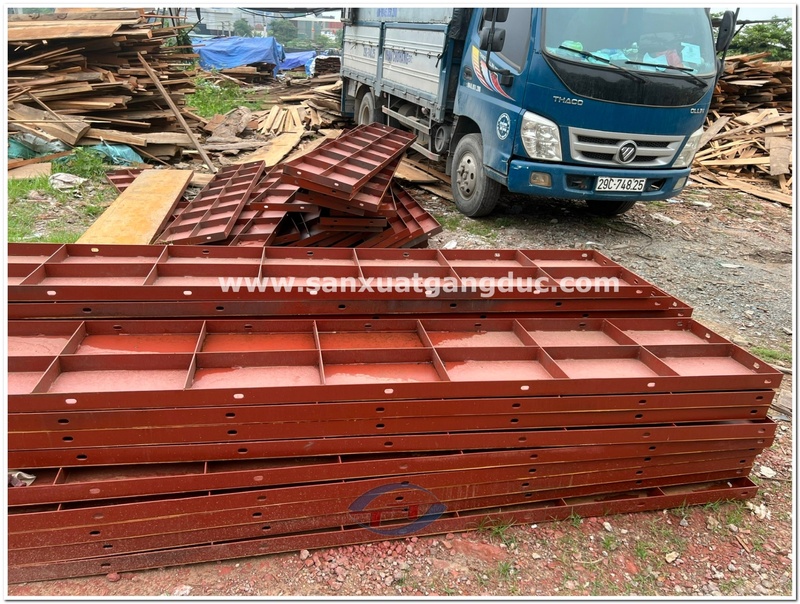 Ván khuôn thép cột vuông