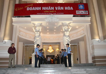 Bảo vệ nhà hàng - Chi Nhánh Công Ty TNHH Dịch Vụ Bảo Vệ Nhật Việt.S