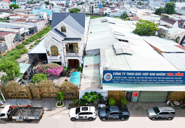 Hình ảnh xưởng nhôm đúc Vi Na Cổng