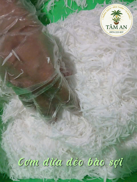 Cơm dừa dẻo bào sợi