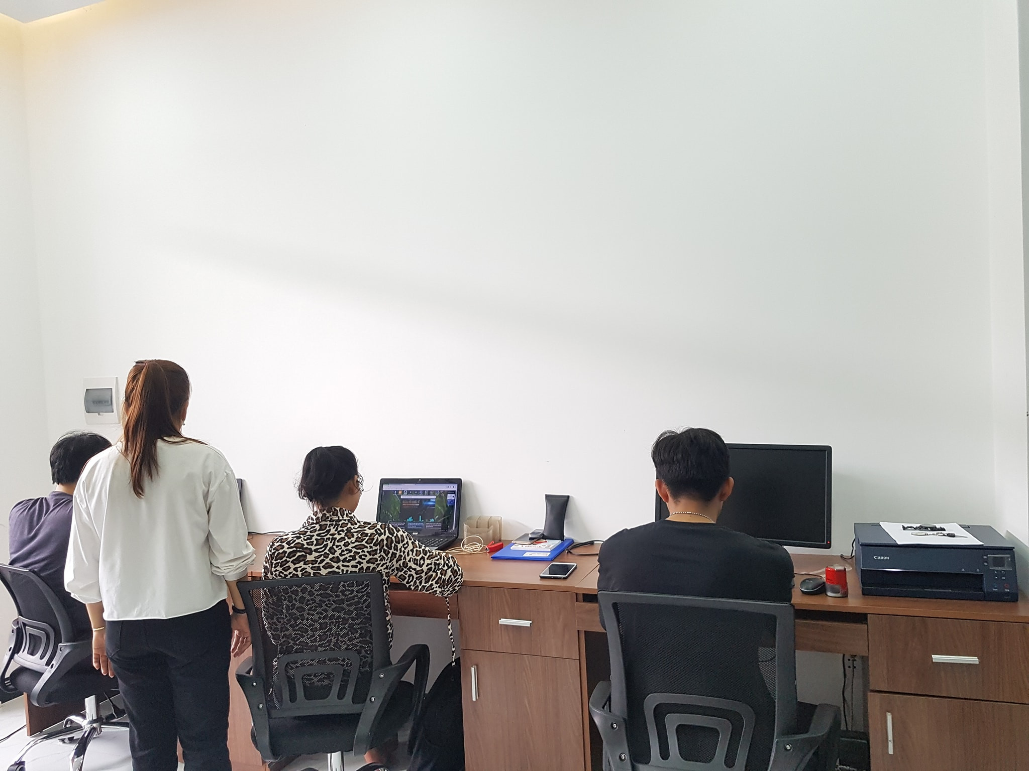  - Công Ty TNHH Giải Pháp ETI