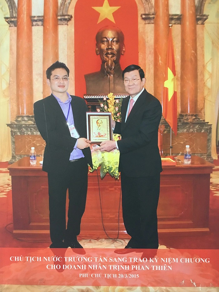 Kỷ niệm chương cho doanh nhân - Chì ắc Quy Ngọc Thiên Global - Công Ty Cổ Phần Tập Đoàn Ngọc Thiên Global