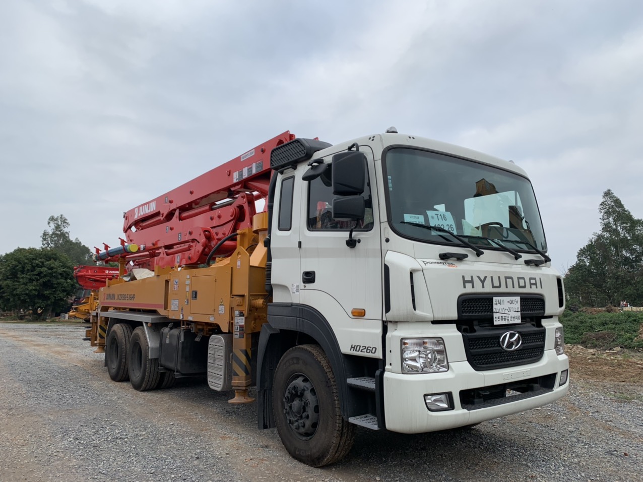Xe bơm bê tông Hyundai JXR 42 mét - Máy Xúc HYUNDAI - Công Ty TNHH Sản Xuất Và Kinh Doanh XNK Tuyên Quang