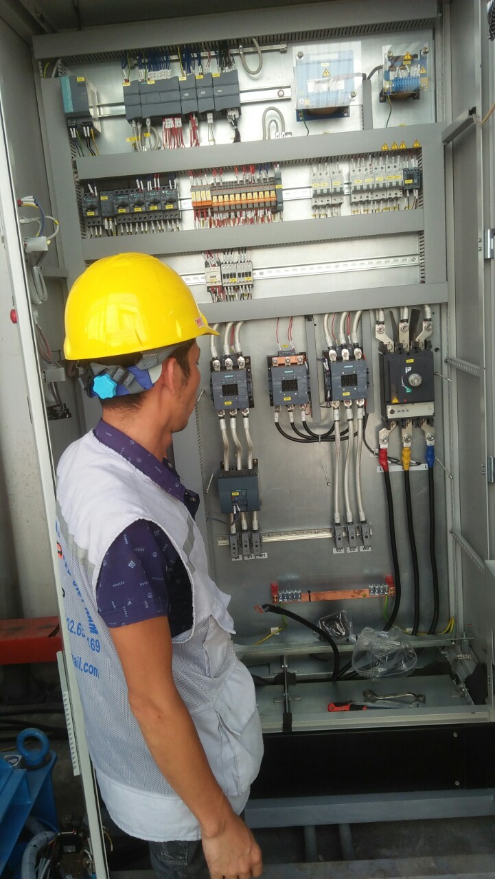 Lắp đặt tủ điện điều khiển trung tâm - Điện Lạnh EEP Việt Nam  - Công Ty TNHH Cơ Điện Lạnh EEP Việt Nam
