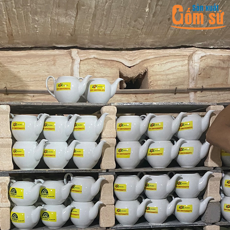 Ấm chén Bát Tràng số lượng lớn - Gốm Sứ Sáng Tạo Việt - Công Ty TNHH Sản Xuất Và Kinh Doanh Sáng Tạo Việt