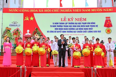 Sự kiện kỉ niệm 10 năm thành lập trường đại học Phạm Văn Đồng - Công Ty TNHH Quảng Cáo Và Tổ Chức Sự Kiện Thời Nay