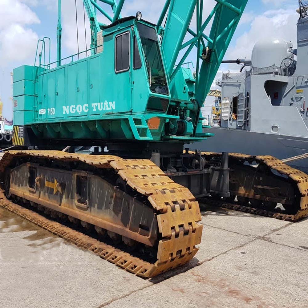 Cẩu bánh xích 150T
